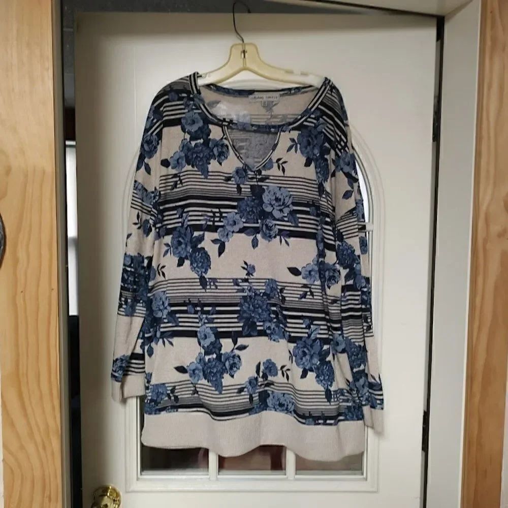 New Absolutely Famous Gray Blue Flowered Long Sleeved Tunic Top Size Women's 3X